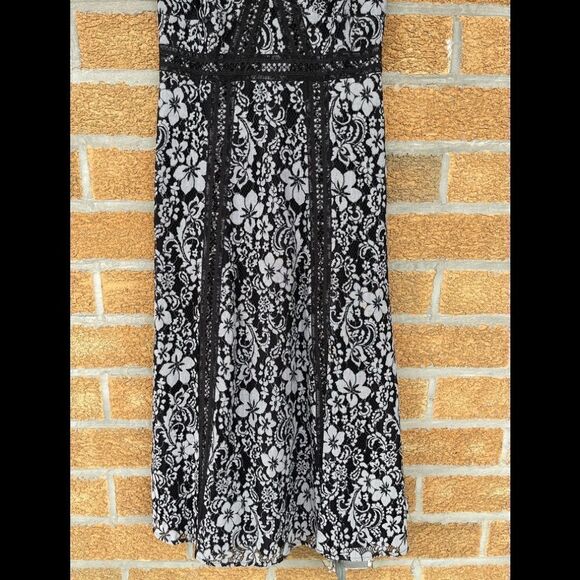 Keepsake The label  Lace Overlay Sleeveless Midi Dress medium - Picture 5 of 16